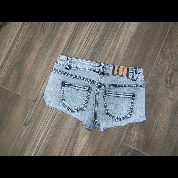 Hot shorts! - Picture 4 of 5